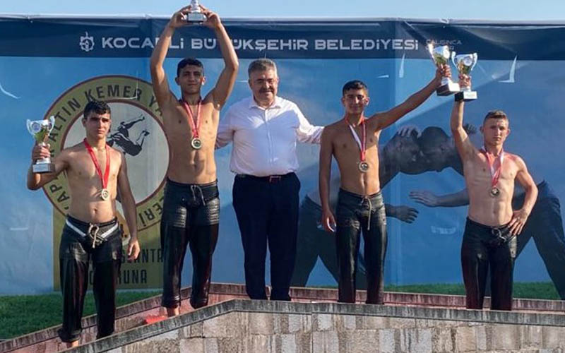Pamukkale Belediyesporlu güreşçi, Kocaeli’de birinci oldu
