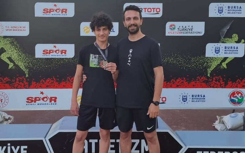 Denizlili atlet Eren Özdemir’den 100 metrede gümüş madalya