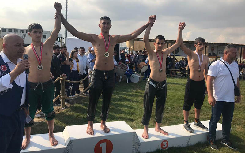 Pamukkale Belediyespor güreşçisi Beytullah Sarı, birinci oldu