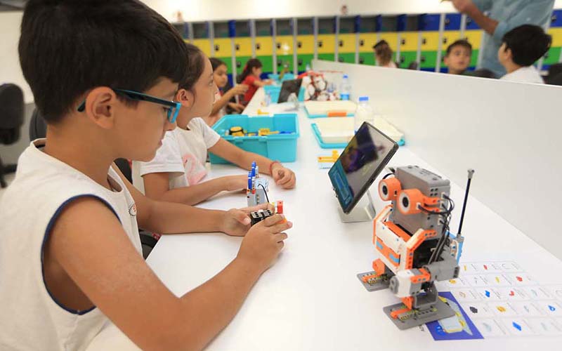 Pamukkale Belediyesinin robotik kodlama kursları başladı