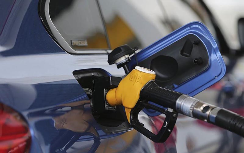 Benzine indirim yapıldı, motorin zamlandı