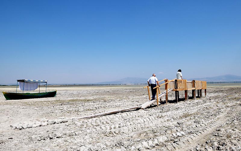 Işıklı Gölü’nde sular yüzlerce metre çekildi