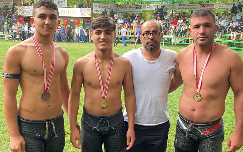 Pamukkale Belediyesporlu güreşçilerden 2’si altın toplam 8 madalya