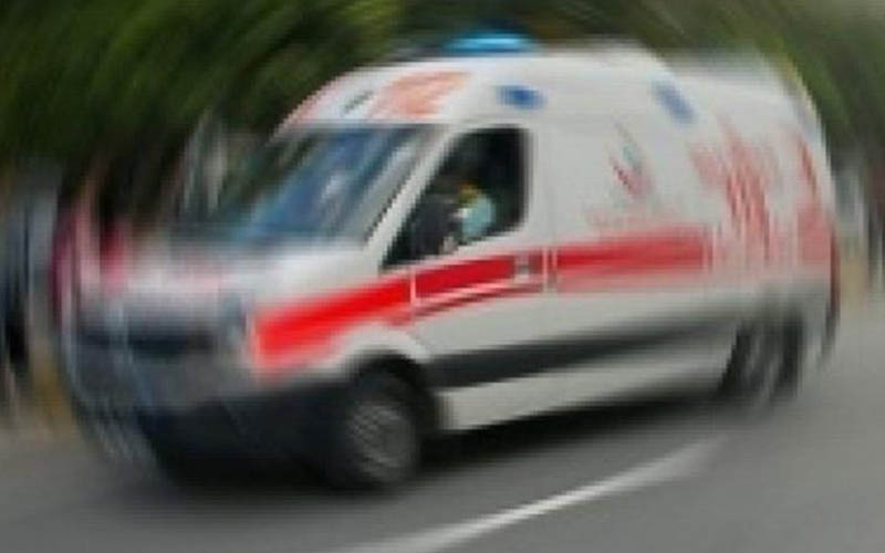 İki otomobilin çarpıştığı kazada 1 kişi öldü, 2 kişi yaralandı