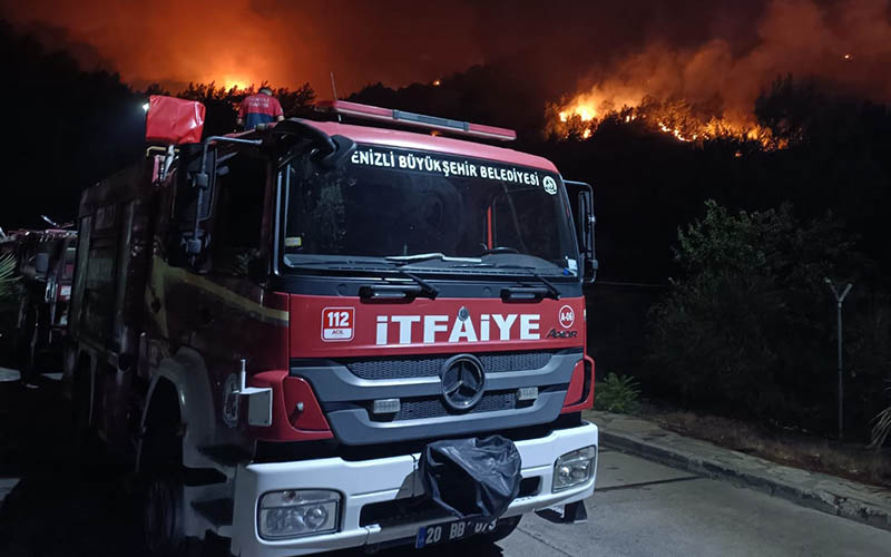 Buldan ve Marmaris’teki orman yangınlarına Denizli’den ekip gönderildi