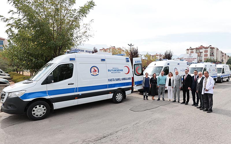 Evde bakım hizmetleri için 4 yeni ambulans alındı