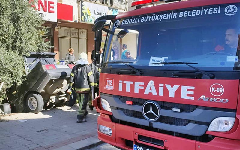 Otomobil evin bahçesine uçtu