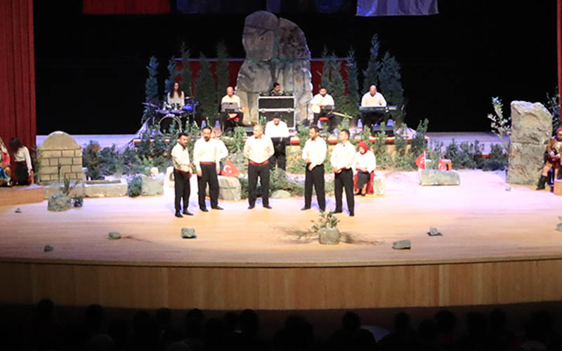 Pamukkale Belediyesi Tiyatrosu İşgalden Cumhuriyet’e oyununu sahneledi