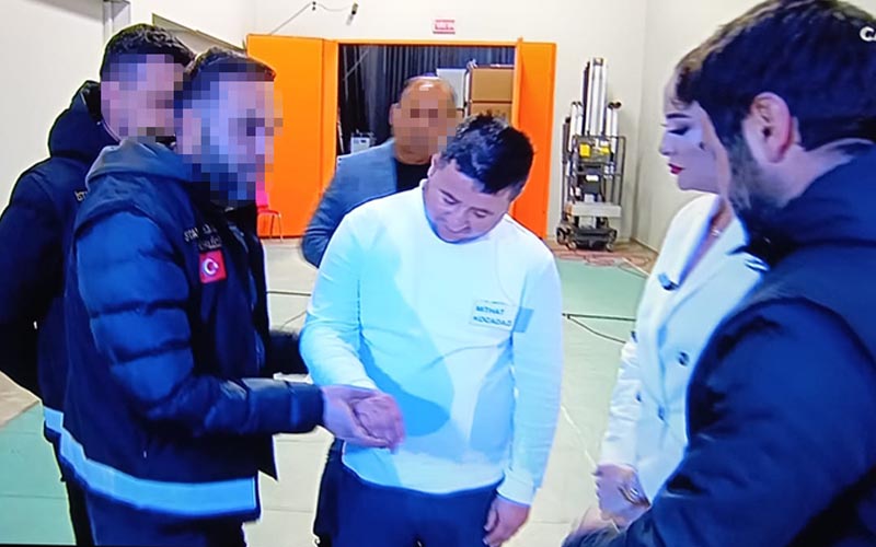 Karısını öldürdüğünü canlı yayında itiraf etti