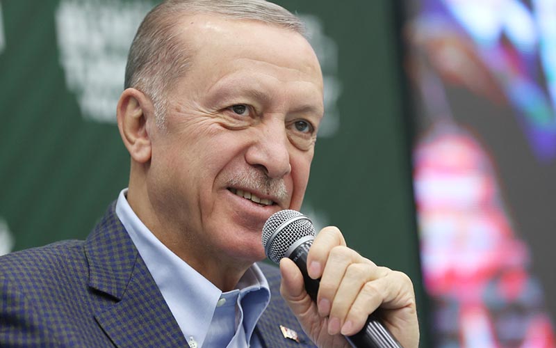 Erdoğan, Denizli’deki kadın buluşmasında türkü söyledi