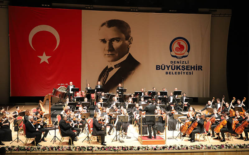 Cumhurbaşkanlığı Senfoni Orkestrası konser verdi