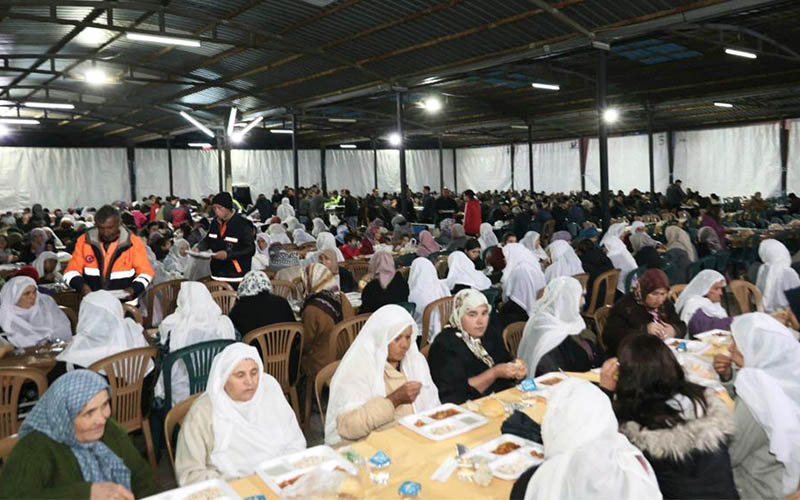Tavas Belediyesi vatandaşları gönül sofralarında buluşturuyor