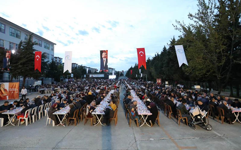 Merkezefendi Belediyesinin iftar sofrası Yenişehir’de kuruldu