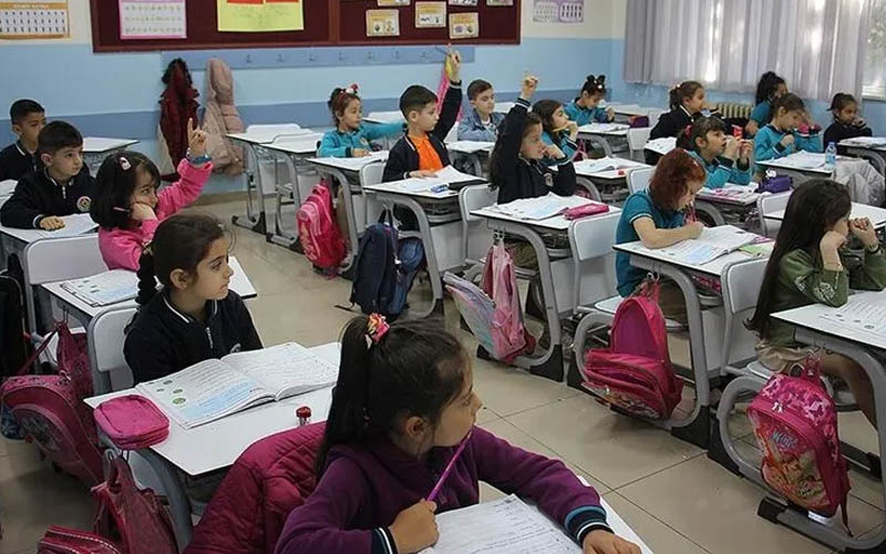 Milli Eğitim Bakanı Mahmut Özer açıkladı, eğitime 1 gün ara