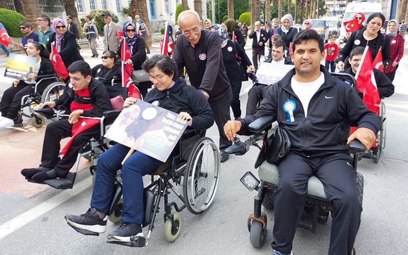 Dünya Engelliler Günü yürüyüşü yapıldı
