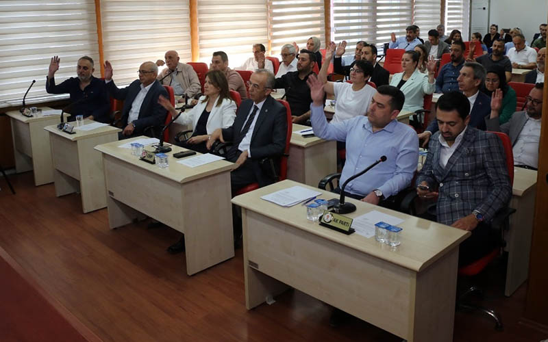 Merkezefendi Belediye Meclisinde “satarız”, “sattırmayız” tartışması