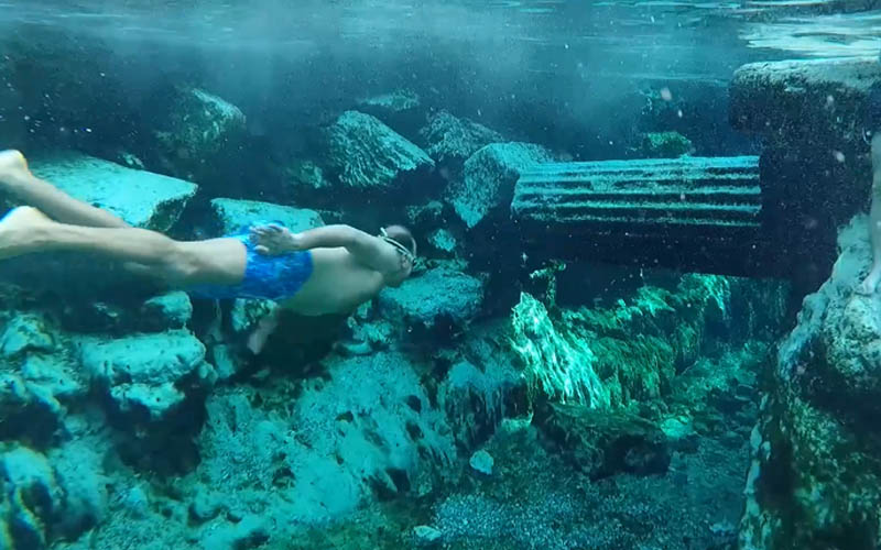 Pamukkale’deki Antik Havuz’da yüzme keyfi