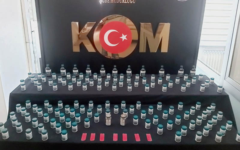 Cinsel içerikli ürünleri satamadan yakalandı