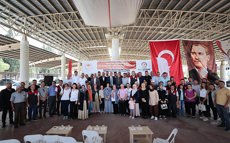 Honaz ve Sarayköy’deki üreticilere feromon yayıcı tel desteği