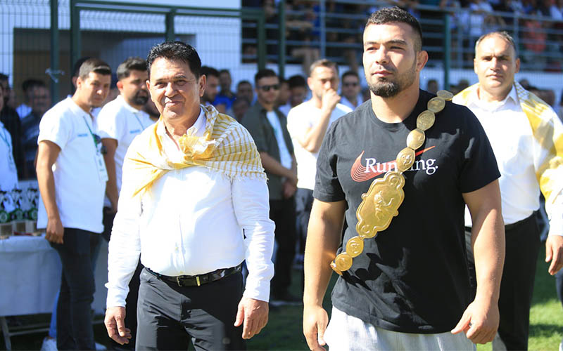 Denizli Yağlı Güreşleri’nin ağası iş insanı Hayati Işık oldu