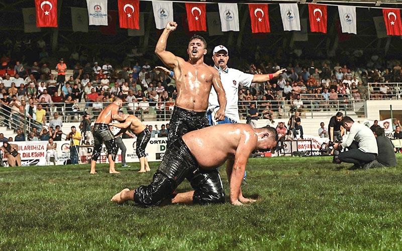 Denizli Yağlı Güreşleri’nde başpehlivan Yusuf Can Zeybek