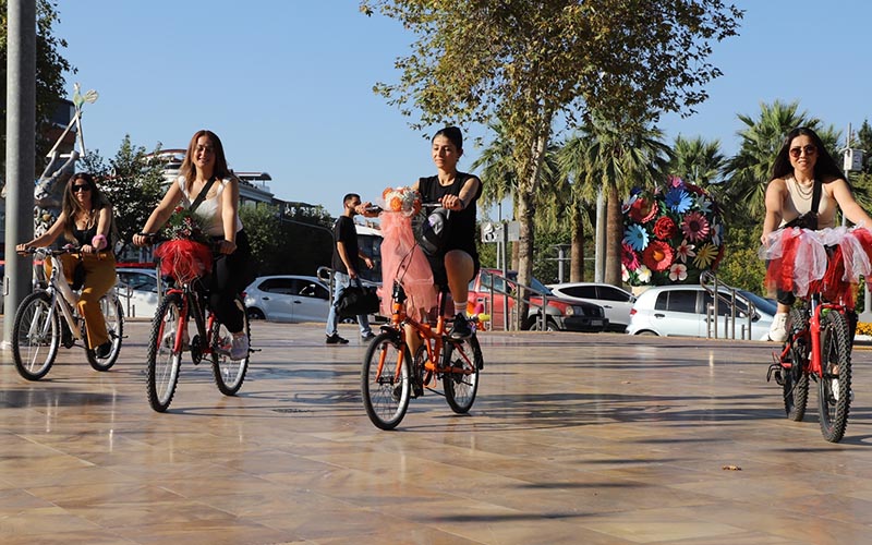 Süslü Kadınlar Bisiklet Turu yapıldı