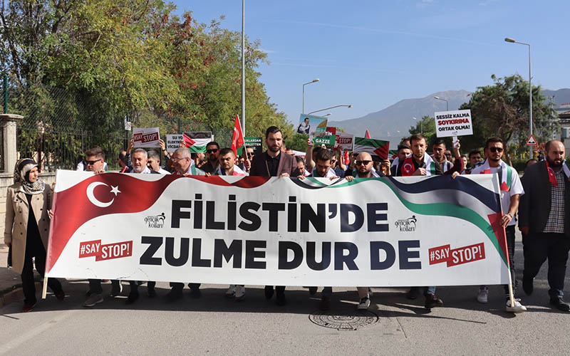AK Parti Gençlik Kollarından Filistin için yürüyüş