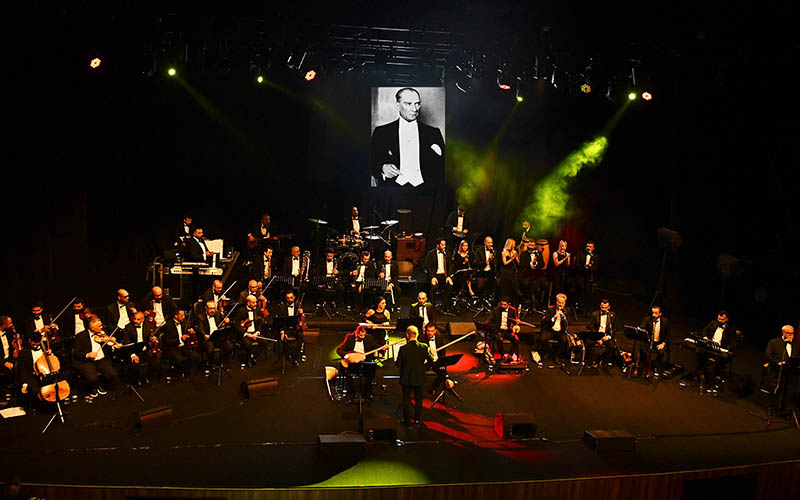 Büyük Türkiye Orkestrası, Atatürk için sahne alacak