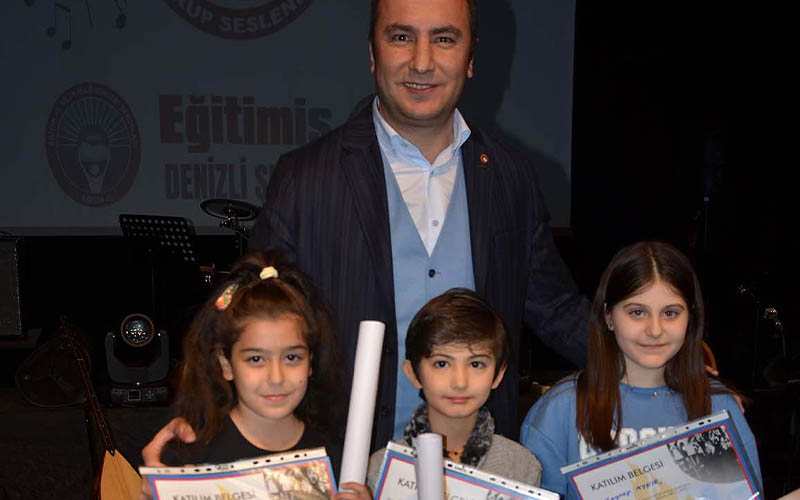 Başöğretmen Atatürk Yarışması’nda dereceye girenler ödüllerini aldı