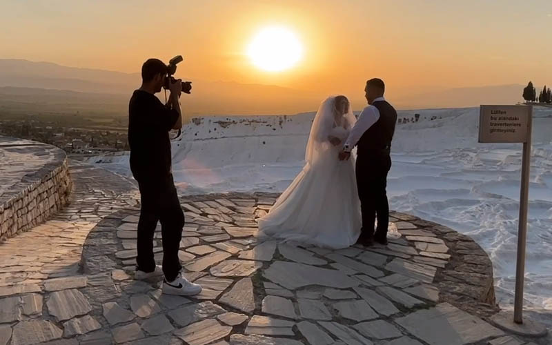 Pamukkale evlenen çiftler için özel fotoğraf stüdyosu gibi