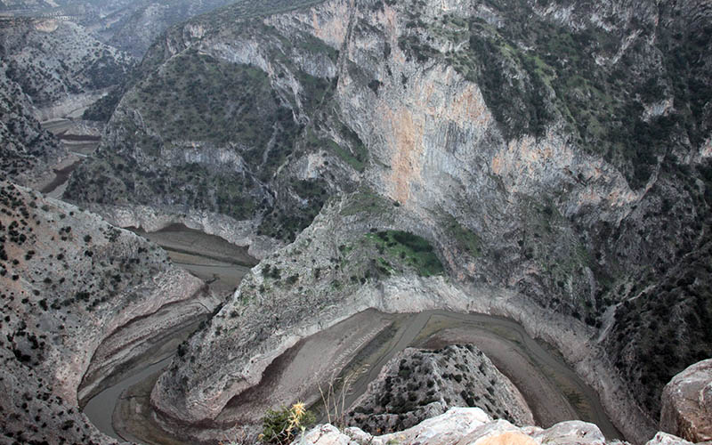 Kuruyan İnceğiz Kanyonu, suyla dolacağı günleri bekliyor