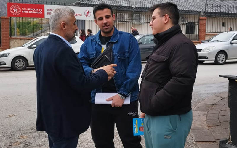 İYİ Partili Berberoğlu, üniversite öğrencilerine ‘sorunlarınız çözülecek’ dedi