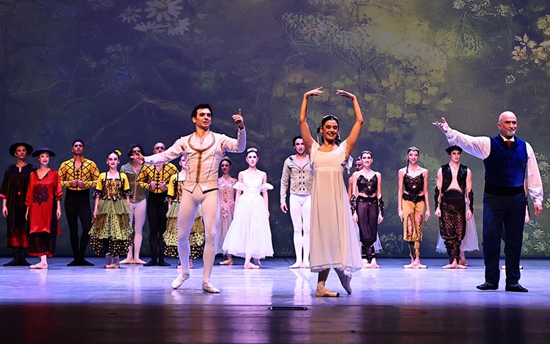 İzmir Devlet Opera ve Balesi Orkestrası “Fındıkkıran” balesini sahneledi