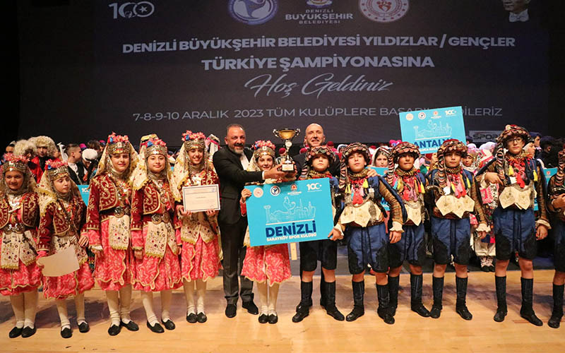 Halk oyunlarında Sarayköy Ekibi Türkiye birincisi oldu
