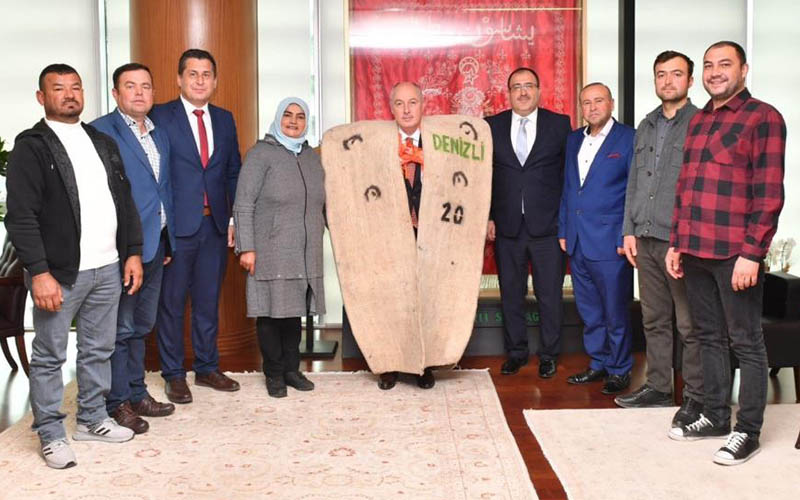 Vali Coşkun kepenek giydi