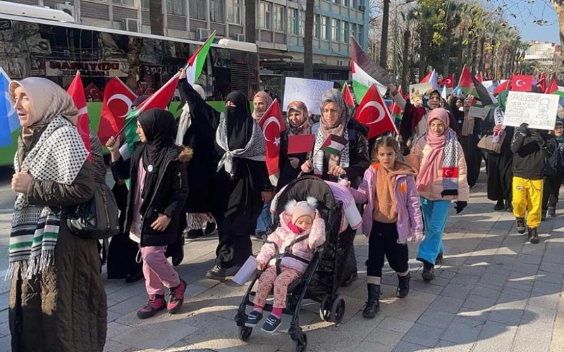 Filistin’e destek ve şehitler için yürüyüş yapıldı