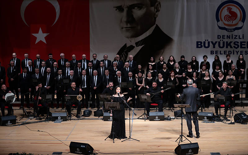 Büyükşehir Belediye Konservatuvarı THM Korosu Anadolu türkülerini Denizlililer için seslendirdi