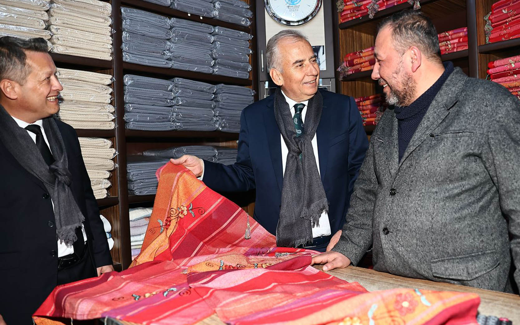 Zolan’dan tekstil çarşısı esnafına ziyaret