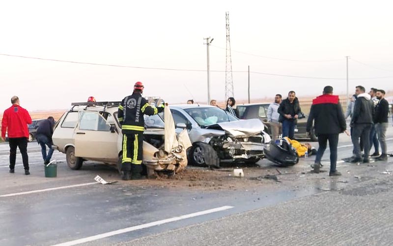 İki otomobil kavşakta çarpıştı: 4 yaralı