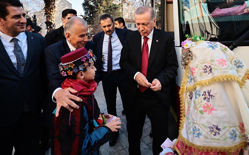 Cumhurbaşkanı Erdoğan, Denizli Büyükşehir Belediyesini ziyaret etti