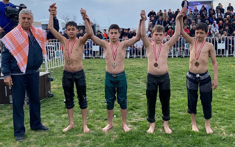 Pamukkale Belediyesporlu güreşçiler sezona 11 madalya ile başladı