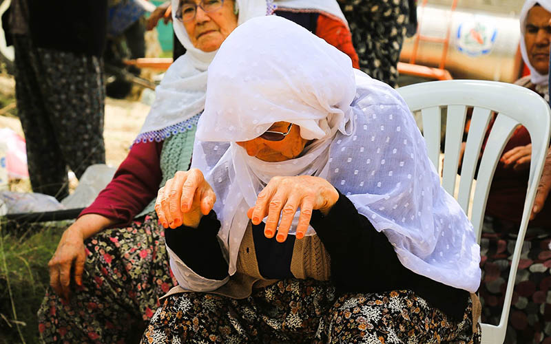 Yağışlar azaldı, mahalle sakinleri yağmur duasına çıktı