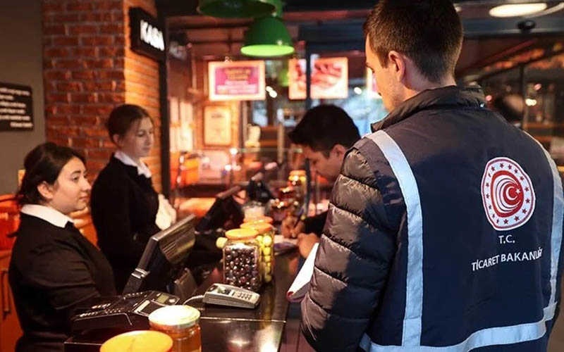 Restoran ve kafelerde alınan servis ücretleri denetliyor
