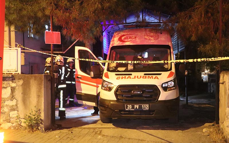 Ambulansta oksijen tüpü parlamasında 2 görevli yaralandı