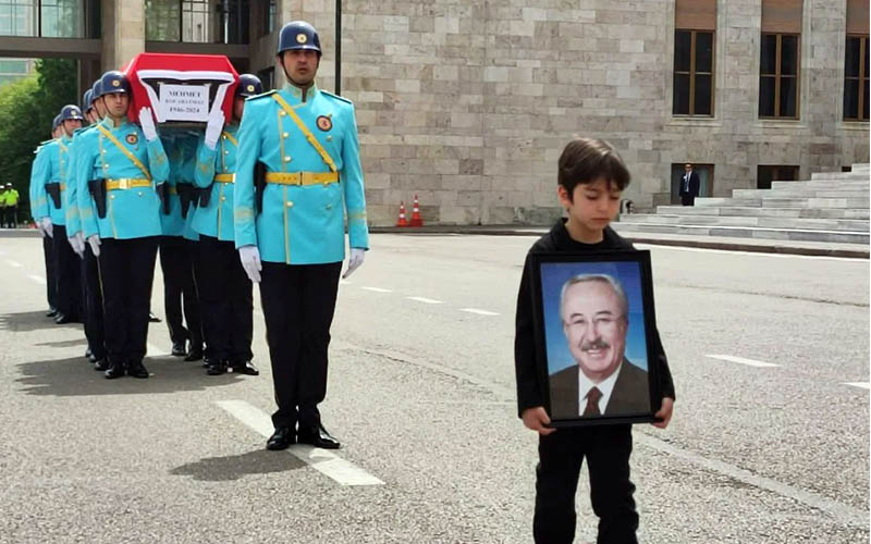 Eski bakan Mehmet Kocabatmaz için Meclis’te tören düzenlendi