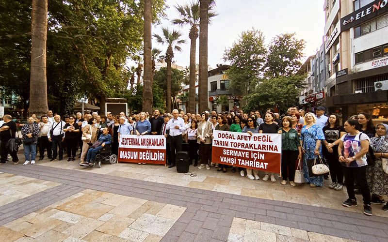 Jeotermal kuyusundan fışkırıp doğaya yayılan suya STK’lardan tepki