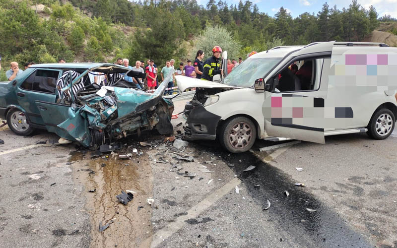 Bayram tatilinde trafik kazaları bilançosu: 2 ölü, 142 yaralı
