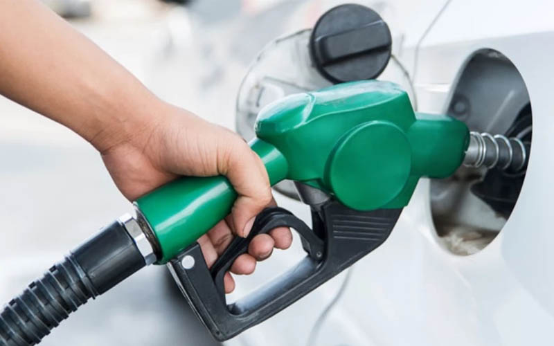 Benzin ve motorine zam bekleniyor
