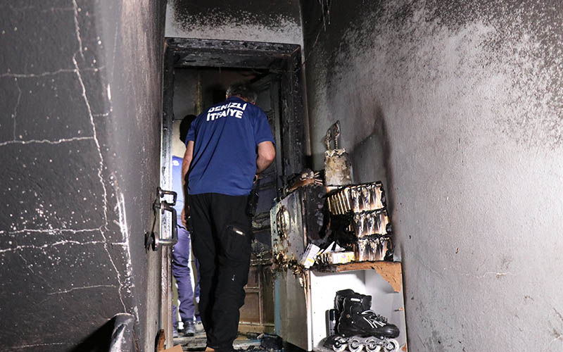 Kullanılmayan yatak yangına sebep oldu, mahsur kalan aileyi itfaiye kurtardı