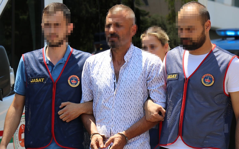 Annesini öldürmekten tutuklandı